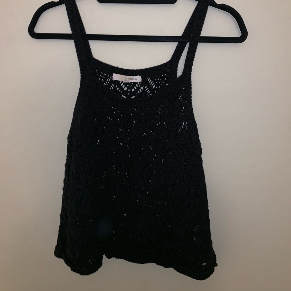 black knitted tank